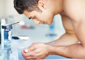 man_washing-face_iStock_000012697838_300x210_95ppi